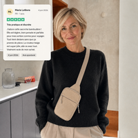 Femme portant la sacoche crossbody VALUNE beige en bandoulière, avis client cinq étoiles